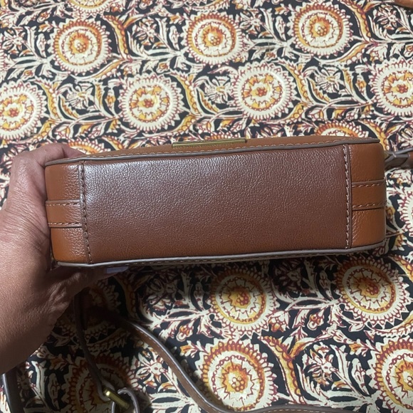 Fossil Tan Leather Crossbody Bag - Picture 3 of 8